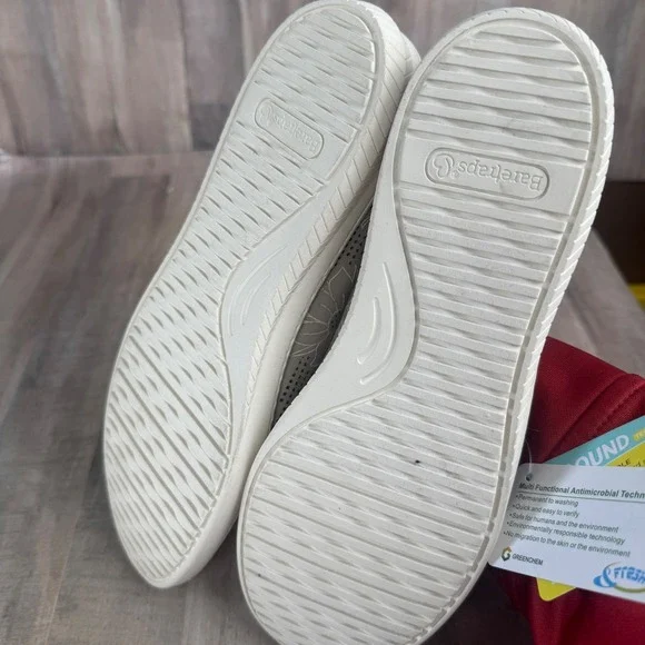 NEW Baretraps Women's 8.5 Floral Mesh Like Flats Rebound Technology - Picture 6 of 7